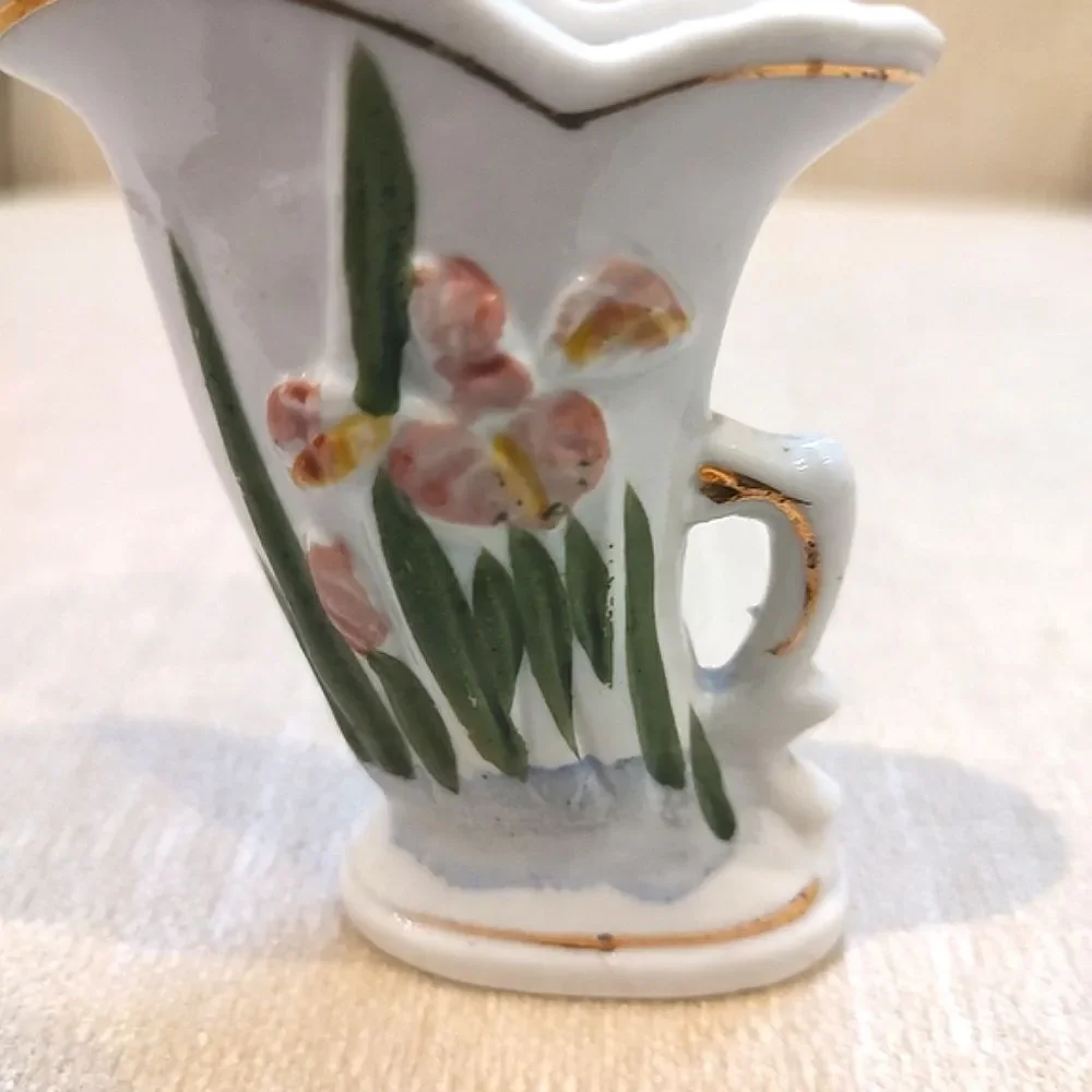 Vintage Small Iris Vase Made in Occupied Japan 1945-1951